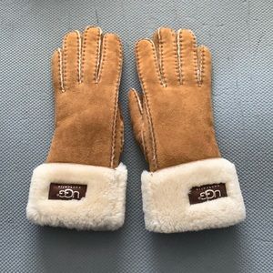 Ugg gloves size small women